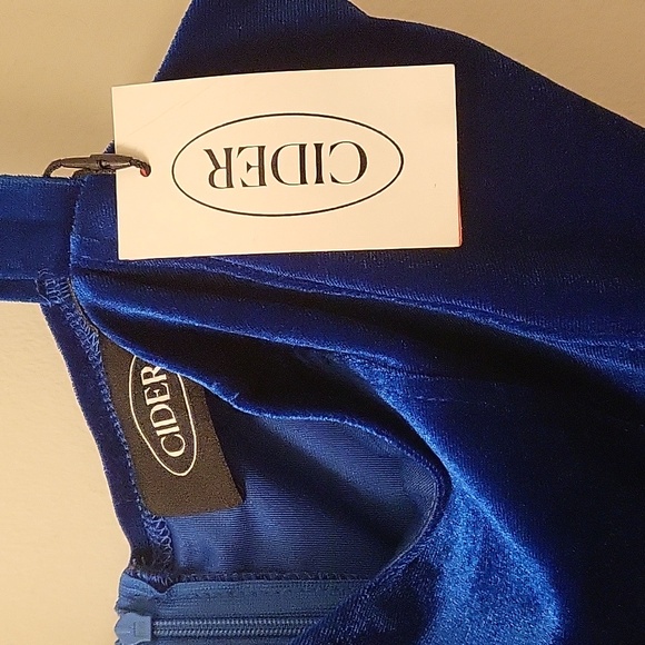 NWT. CIDER velvet short dress size M - Picture 4 of 6